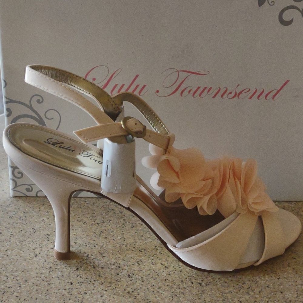 Pretty Blush Heels Size 7 NWB. Wedding Special Occasion